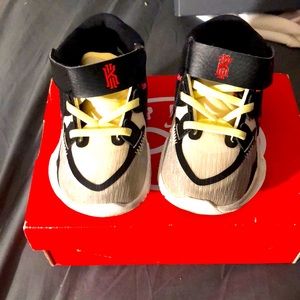 Boys kyrie sneakers
